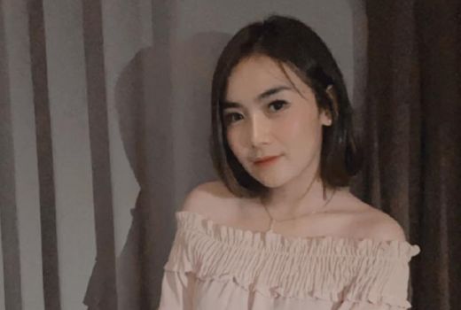 Tangis Prilly Tak Terbendung Saat Manggung, Ternyata Gigi Copot - GenPI.co JATIM