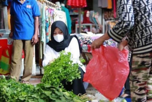 Bupati Ipuk Ajak Beli Produk UMKM untuk Tingkatkan Perekonomian - GenPI.co JATIM