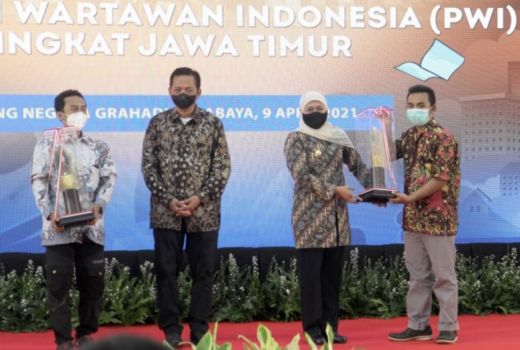 Khofifah Berharap Industri Pers Berjalan Sehat, Jaga Tak Hoaks - GenPI.co JATIM