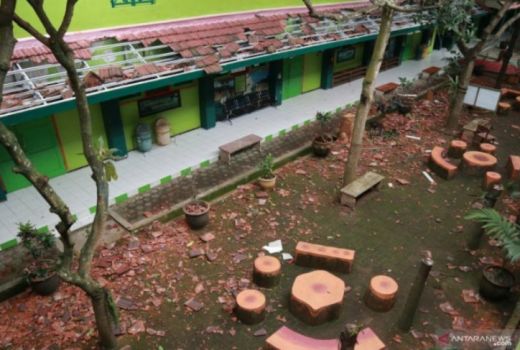 Khofifah Instruksikan Rehabilitasi Bangunan ini Dulu Pasca Gempa - GenPI.co JATIM