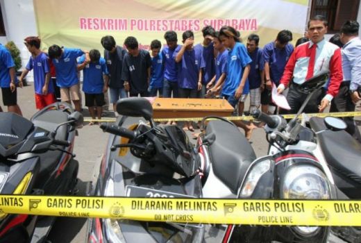 Bak Film Action, Kejar-kejaran Polisi dan Residivis di Surabaya - GenPI.co JATIM