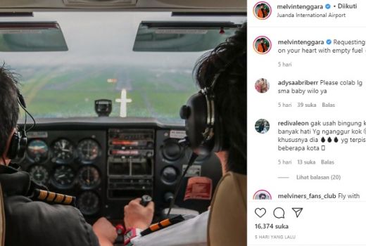 Bukan Mobil Sport, Melvin Pegang Kemudi Pesawat - GenPI.co JATIM