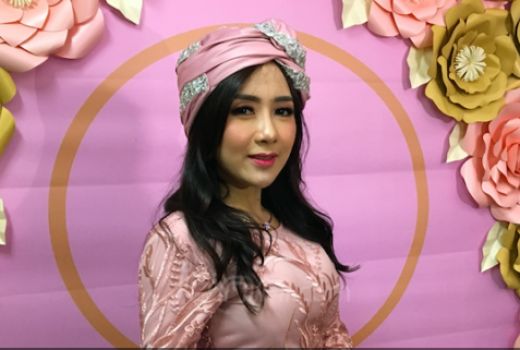 Ucie Sucita Selalu Tampil Cantik, ini Rahasia Make Up-nya - GenPI.co JATIM