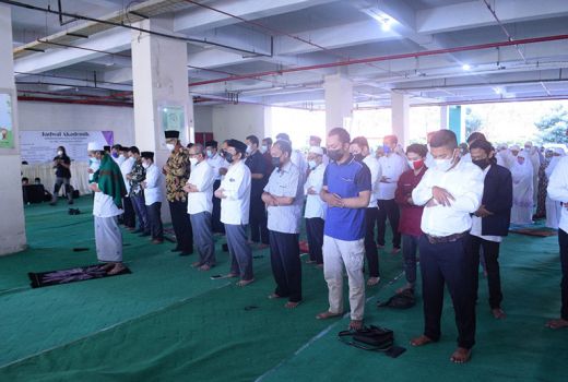 Unusa Gelar Salat Ghoib Berjamaah Kru KRI Nanggala 402 - GenPI.co JATIM