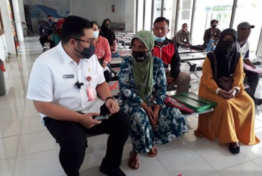 Bupati Kediri Terkejut Saat Sidak Pelayanan Dispendukcapil - GenPI.co JATIM