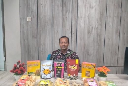 Sutikno Hasilkan Ide Kreatif Keripik, Pasarkan Hingga Taiwan - GenPI.co JATIM