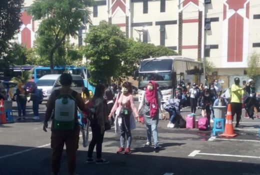 OMG! 33 Pekerja Migran di Jatim Positif Covid-19 - GenPI.co JATIM
