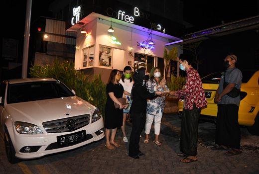 Komunitas Mercedes Benz Surabaya Donasi ke Panti Asuhan - GenPI.co JATIM