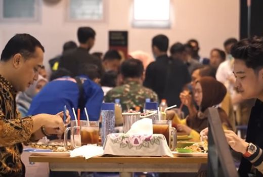 Kendarai Lamborghini, Melvin dan Wali Kota Eri Wisata Kuliner - GenPI.co JATIM