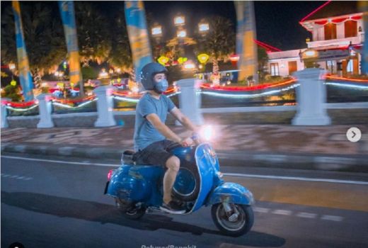 Bukan Hanya Koleksi Ferrari, Crazy Rich Ini Juga Suka Vespa Jadul - GenPI.co JATIM