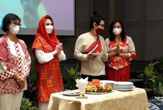 IAPI Jatim Salut dengan Perjuangan Ayu Maulida di Miss Universe - GenPI.co JATIM