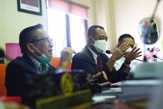 Pemkot Surabaya Lempar Handuk, Bola Liar Surat Ijo di Pusat - GenPI.co JATIM