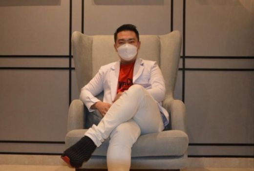 Kisah Dokter asal Surabaya yang Sukses Bangun Bisnis Cemilan Ayam - GenPI.co JATIM