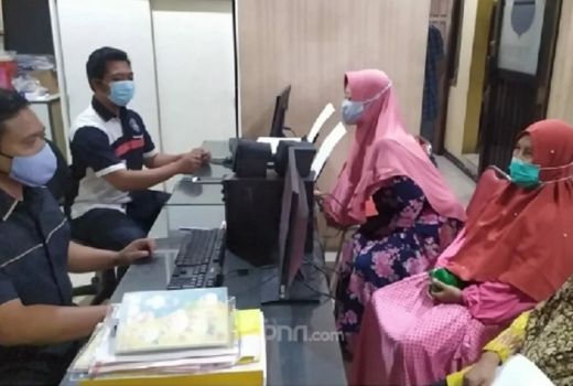Emak-emak di Mojokerto Menangis, Arisan yang Diikuti Dibawa Kabur - GenPI.co JATIM