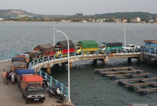 Kapal Kargo Menggairahkan, Pelabuhan Paciran Tambah Fasilitas - GenPI.co JATIM