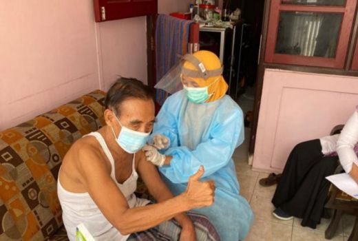 Lansia Segera Vaksin, Program Pemkot Surabaya akan Habis Besok - GenPI.co JATIM