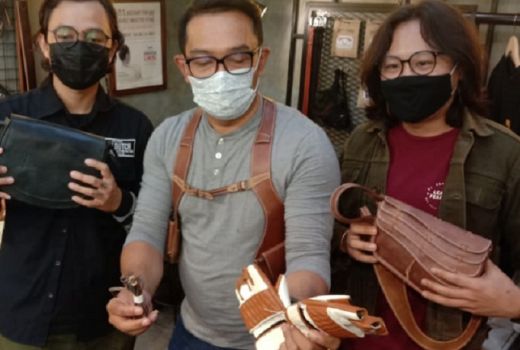 Ridwan Kamil Promosikan Revolt Industry, Brand Kulit Surabaya - GenPI.co JATIM