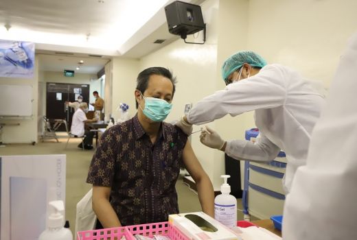 Genjot Vaksin Booster, Pemkot Surabaya Sasar Rumah Lansia - GenPI.co JATIM