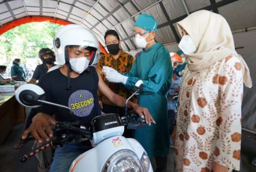 Vaksinasi Covid-19 Banyuwangi Tertinggi se-Jatim, ini Kuncinya - GenPI.co JATIM