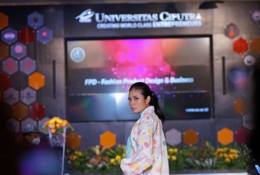 Digital Printing Foto Wajah dan Shibori untuk Motif Busana - GenPI.co JATIM