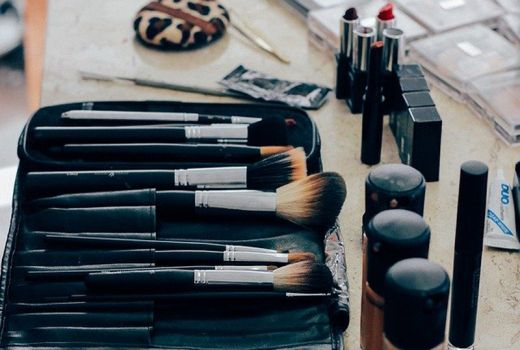 Mudah Banget, Intip 5 Cara Membuat Makeup Tahan Lama - GenPI.co JATIM