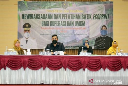 Pemkot Probolinggo Kepincut Kembangkan Batik Ecoprint - GenPI.co JATIM