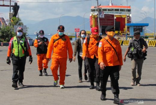 Basarnas Surabaya Bantu Cari KMP Yunicee - GenPI.co JATIM
