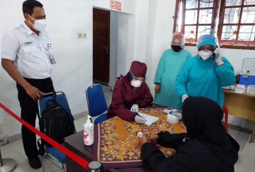Calon Penumpang KA Bisa Vaksin Covid-19 di Stasiun Madiun - GenPI.co JATIM