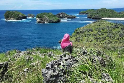 Pesona Pantai Kasap Pacitan, Dijuluki Raja Ampat dari Jawa Timur - GenPI.co JATIM