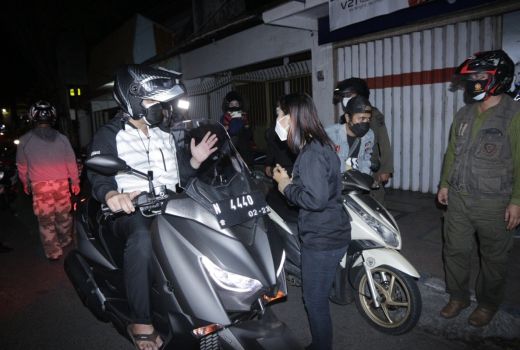 Keren Cak! Wali Kota Probolinggo Patroli Malam Gunakan Motor - GenPI.co JATIM