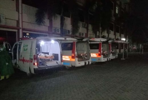 Relawan Ambulans Surabaya Turun, Eri: Pasien Covid Harus Dijemput - GenPI.co JATIM