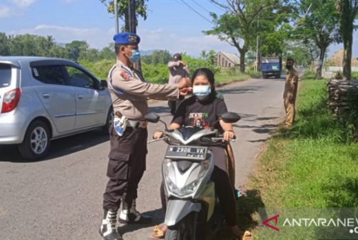 OMG, Masih Ada Saja Warga Tak Patuh Memakai Masker di Jember - GenPI.co JATIM