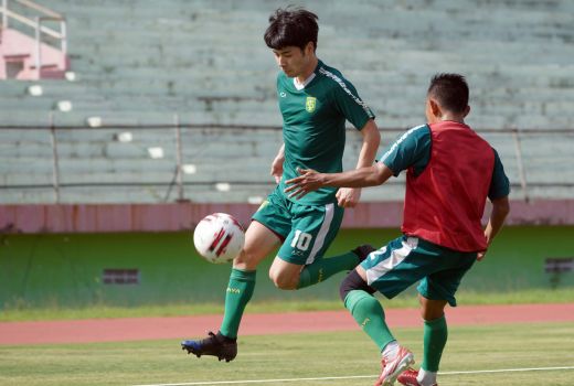 Liga 1 Masih Lama, Aji Santoso Fokus Genjot Fisik Pemain - GenPI.co JATIM