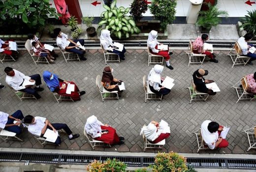 Pelajar Antusias Vaksin Covid-19, Rasanya Seperti Digigit Semut - GenPI.co JATIM