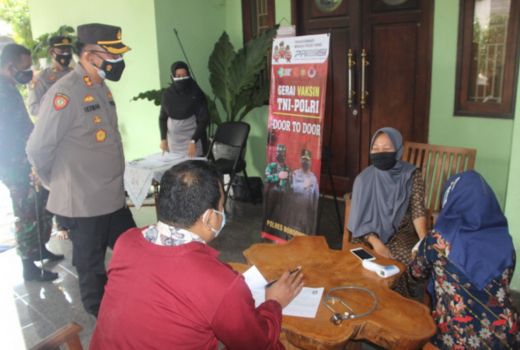Tak Perlu Keluar Rumah, Warga Bondowoso Bisa Vaksin Door To Door - GenPI.co JATIM