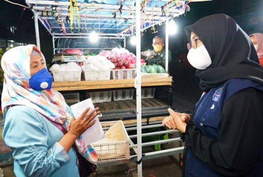PKL Banyuwangi Dapat Bantuan Uang dan Sembako - GenPI.co JATIM