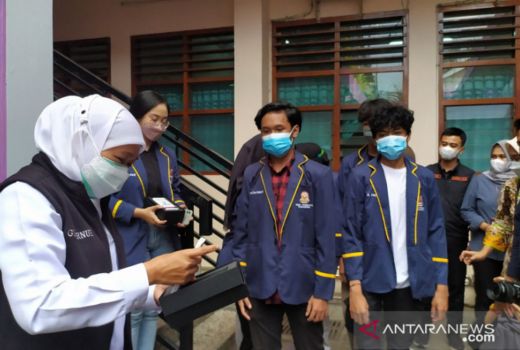 Khofifah Beberkan Jumlah Siswa yang Belum Vaksin, Lumayan - GenPI.co JATIM