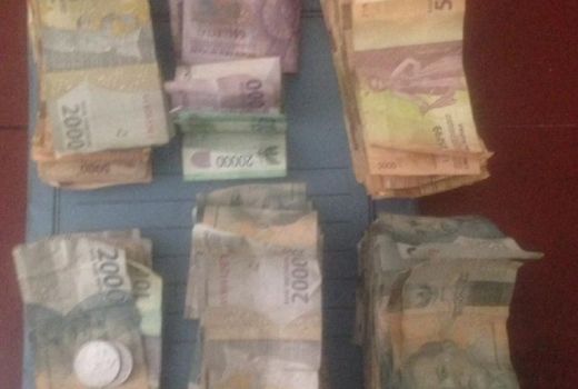 Anang Tak Bisa Berkutik saat Warga Memergokinya Bawa Segepok Uang - GenPI.co JATIM