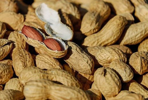 Mitos atau Fakta Makan Kacang Buat Jerawatan - GenPI.co JATIM