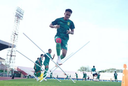 Pemain Cedera, Aji Santoso Turunkan Intensitas Latihan - GenPI.co JATIM
