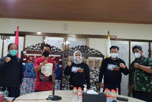 Cara Unik Komunitas Ngaji Ngopi Kumpulkan Donasi Bantu Warga - GenPI.co JATIM