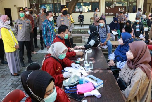 Sambangi Vaksinasi Ubhara, Kapolda Jatim Berharap PTM Terlaksana - GenPI.co JATIM