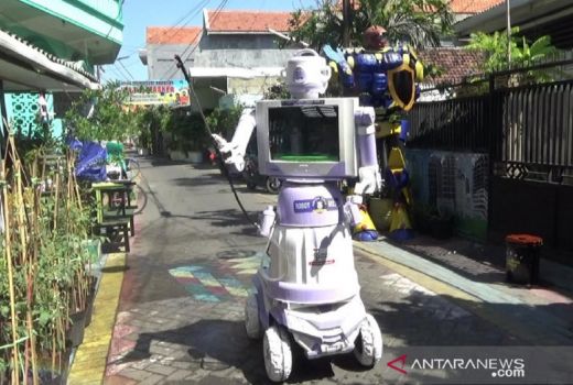 Keren! Warga Kampung di Surabaya Ciptakan Robot Secara Otodidak - GenPI.co JATIM