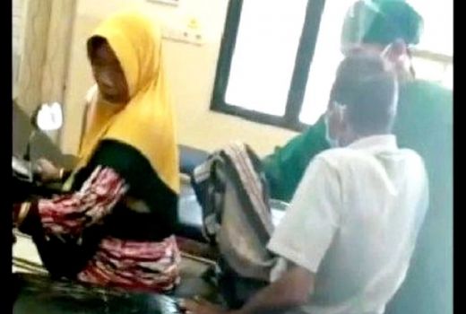 Viral Emak-emak Naik Sepeda Motor di Situbondo Menerobos IGD - GenPI.co JATIM