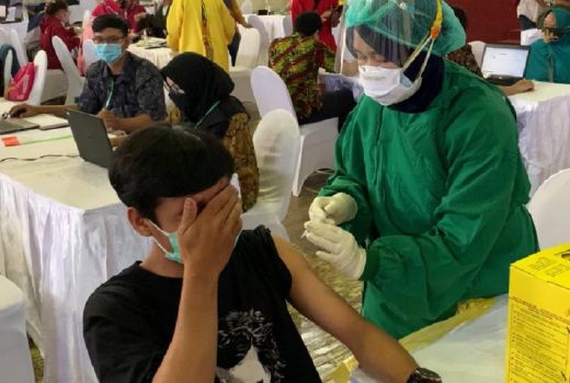 Jangan Khawatir, Ratusan Ribu Vaksin Sudah Siap! - GenPI.co JATIM