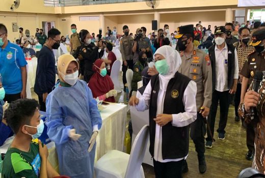 Vaksin Kampus Gencar Dilakukan, Khofifah Optimis PTM Berjalan - GenPI.co JATIM