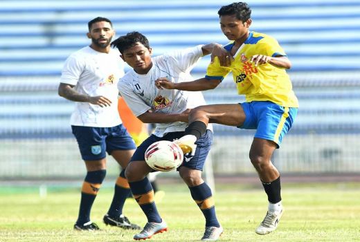Persela Hajar 3-0 PSHW Babat, dalam Pertandingan Uji Coba - GenPI.co JATIM