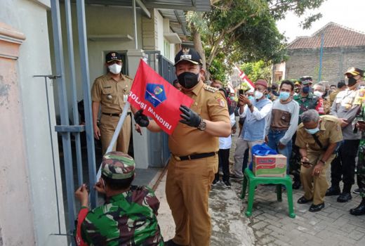 Bendera Merah Efektif Edukasi Warga Bahaya Covid-19 - GenPI.co JATIM