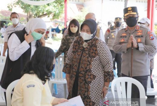 Vaksin Gencar Dilakukan, Khofifah Optimis Bisa PTM - GenPI.co JATIM