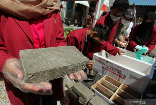 Paving dari Limbah Masker Medis dan Cangkang Kerang - GenPI.co JATIM